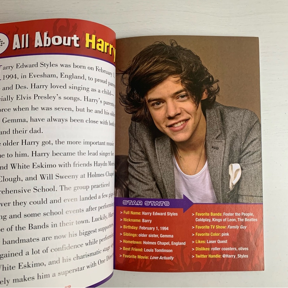 One Direction Quiz Book by Riley Brooks Scholastic 2012 - Picture 5 of 9